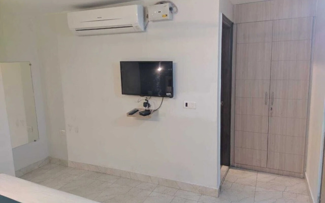 ADB Rooms Hotel Nazeer