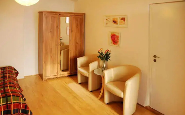 Alexandra Old town square apartments - up to 23pax