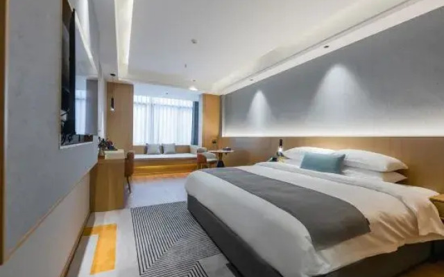 Zhihua Hotel