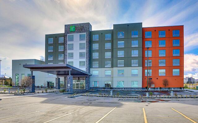 Holiday Inn Express & Suites Calgary Airport Trail NE, an IHG Hotel