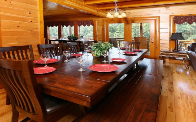 Family Valley Lodge - Six Bedroom Cabin