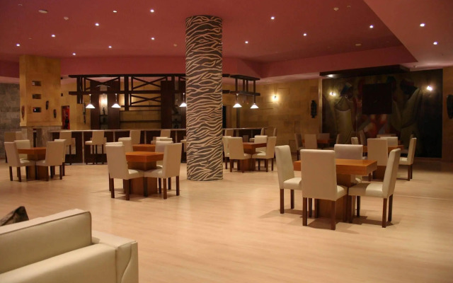 Курортный отель Amwaj Oyoun Resort & Casino