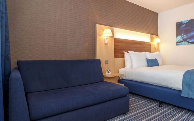 Holiday Inn Express Leigh - Sports Village