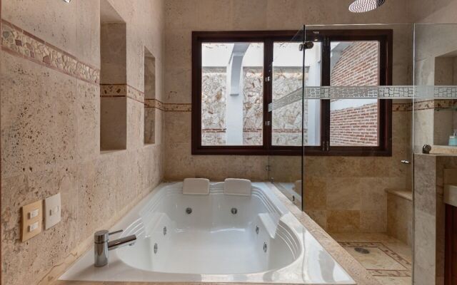 Amazing 6BR 2Pools - Sundeck & BBQ