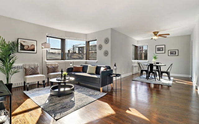 Comfy 2BR Rogers Park Apt in Sheridan