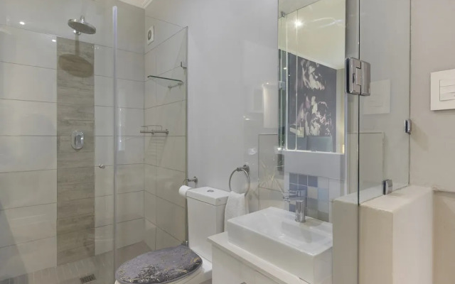 KMG Apartments at The Apex on Smuts
