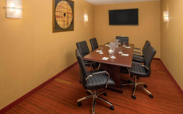 Courtyard by Marriott Seattle Southcenter
