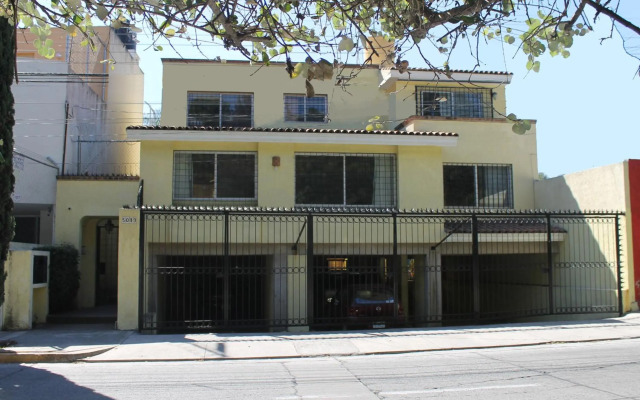 Condominio junto a la cañada Eca do Queiros