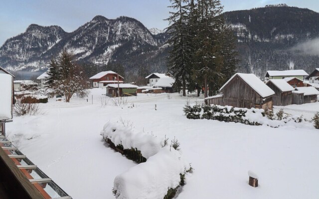 Beautiful Caravan in Gosau With 6 Bedrooms and Wifi