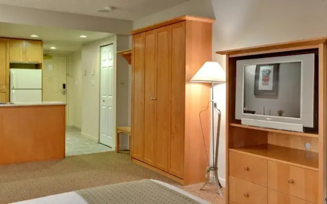 Holiday Inn Whistler Village Centre