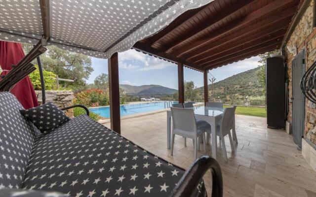 Splendid Villa Surrounded by Nature Near Milas-bodrum Airport