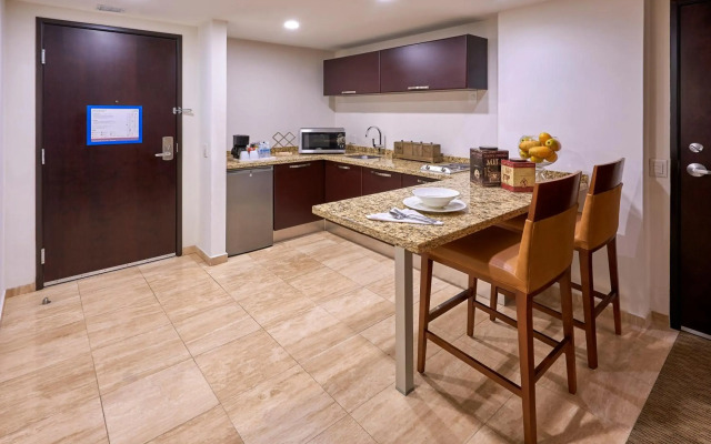 Holiday Inn Guadalajara Patria Universidad by IHG