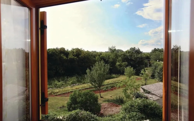 Beautiful Home in Belavici With Wifi and 2 Bedrooms