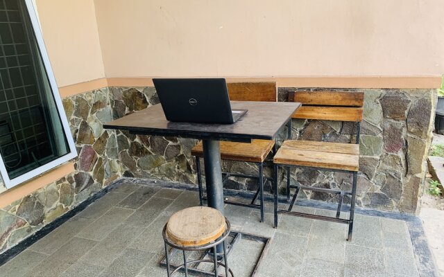 SPOT ON 91875 Nayla Homestay Syariah Near Koro Koro Panam, Karaoke, Pool, & Cafe