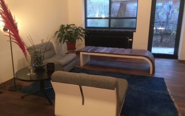 B & B Expohouse