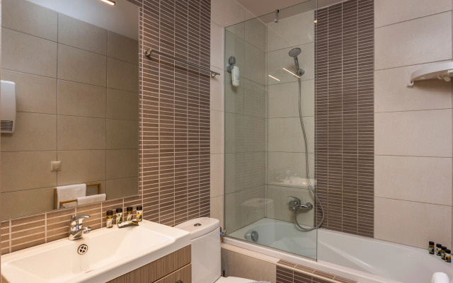 Trianon Luxury Apartments & Suites