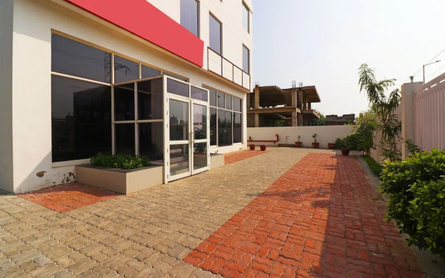 Capital O 18443 Hotel Nano