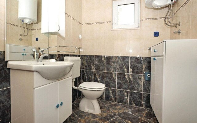 Nice Home in Kastel Novi With Wifi and 3 Bedrooms