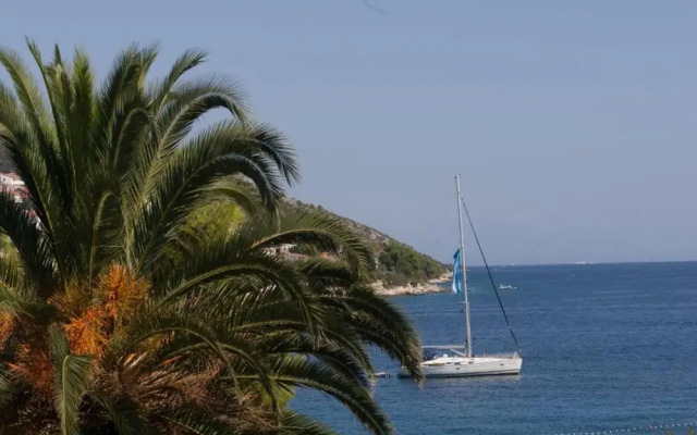 Excellent Apartment With Balcony and Sea View