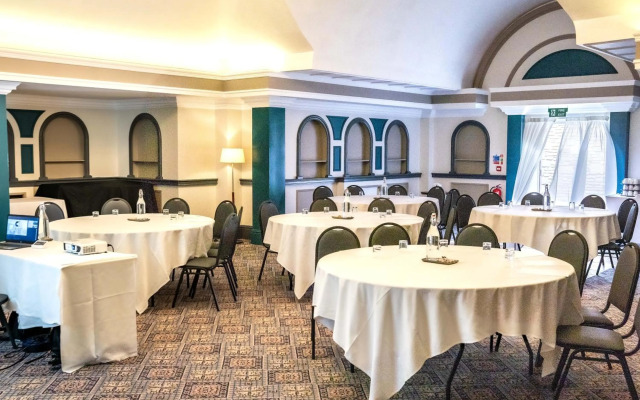 Almondsbury Inn & Lounge