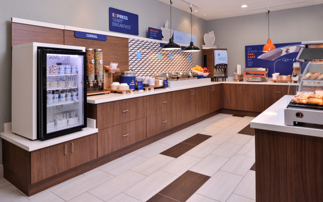 Holiday Inn Express And Suites Elgin