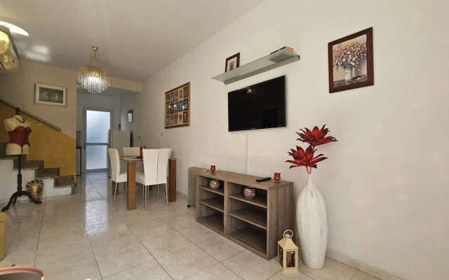 27 NIC - Stay Alex s House