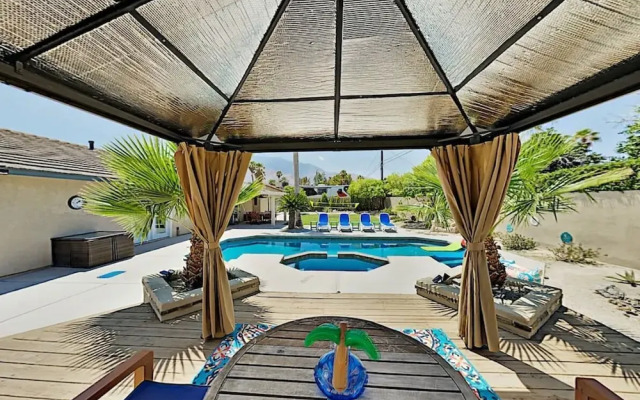 Luxe Retreat - Backyard Oasis