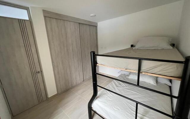 Apartamento con piscina y parqueadero a 7 min del centro