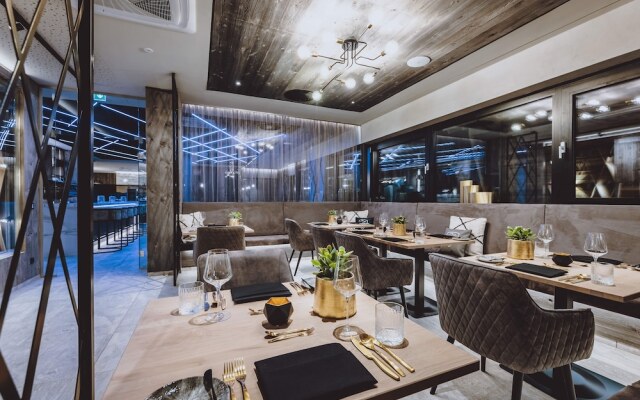 GLEMM by AvenidA Superior Hotel & Residences
