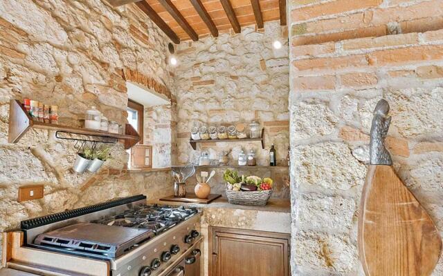 Independent Villa With 12 Beds-villa Aiola