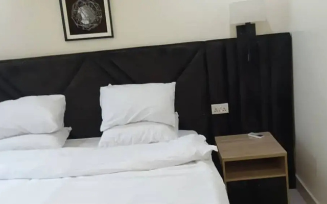 Slavan Suites & Apartments
