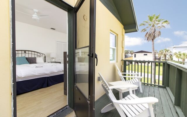 Seaside Bungalow by Vtrips