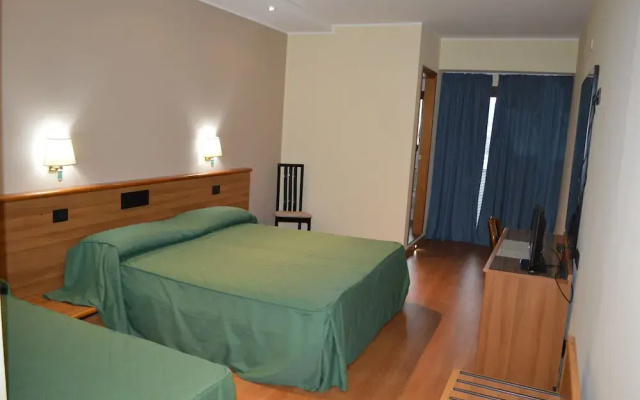 Canadian Hotel