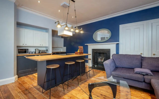 Market Street Apartment Sleeps 6