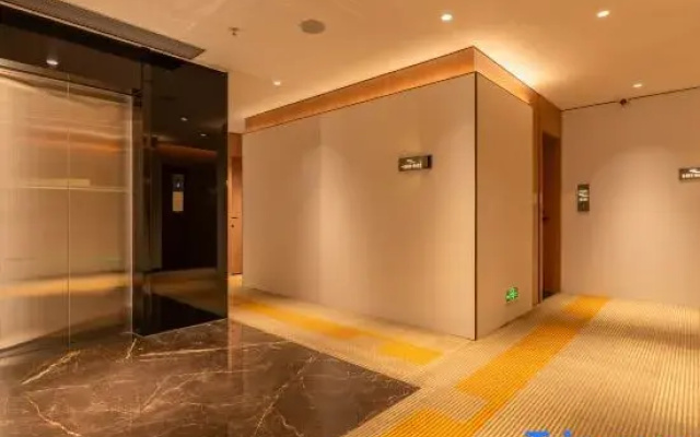 Meilan Four Seasons Hotel (Yunshan Fengjing Plaza)