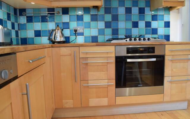 2 Bedroom Maisonette in Barons Court