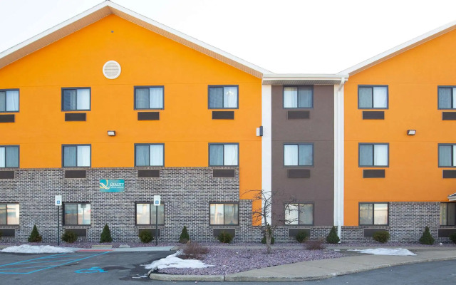 Quality Inn & Suites Hammond Near I-8090