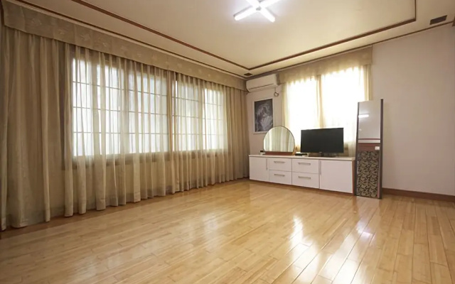Jeju Tteul Anae Pension