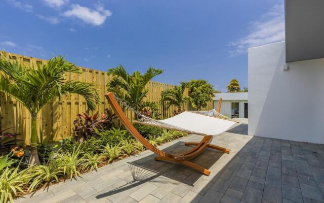 Luxurious Oasis Mins to Beach King Beds Pool