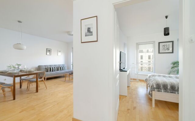 Apartment With Parking Poznań by Renters