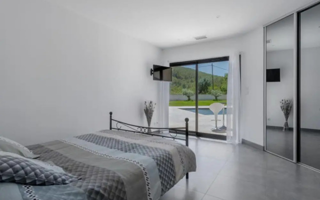 Villa With Heated Swimming Pool spa gym and Cinema