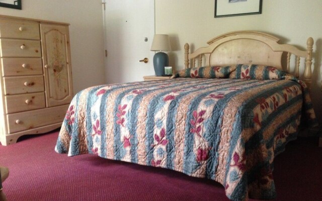 Tälta Lodge, A Bluebird by Lark