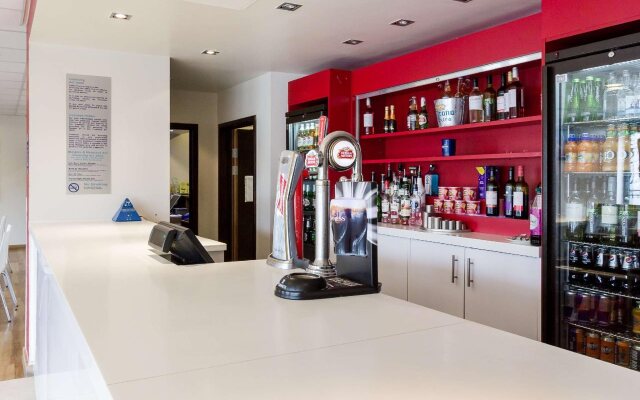 Travelodge Camberley Central
