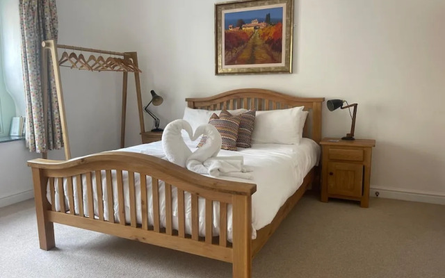 Stylish Tasteful 2bed 2bath Central Townhouse