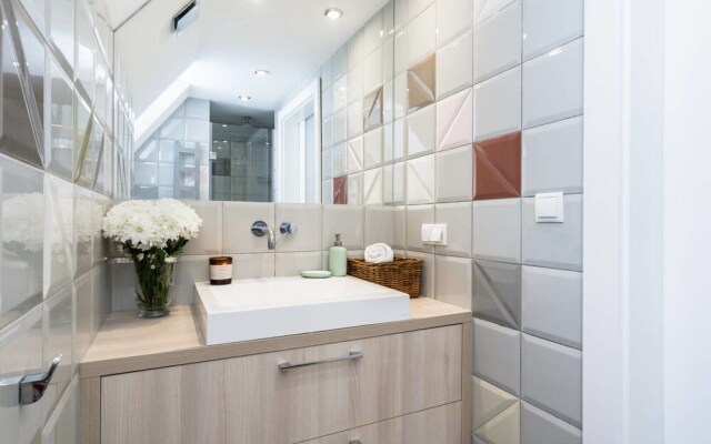 Apartment With Attic at Old Town