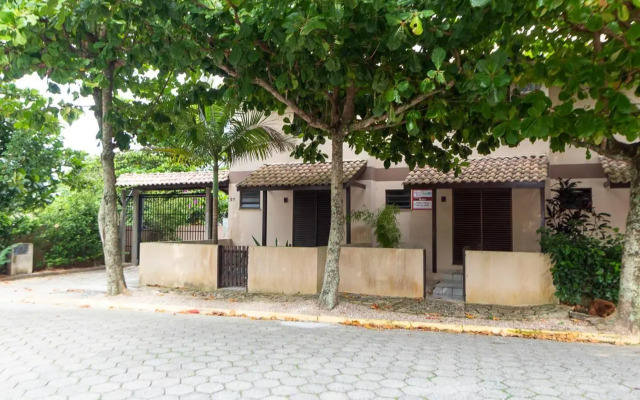 Sobrado A 100 Metros Da Praia De Morrinhos