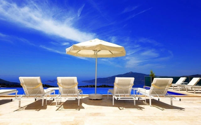 Villa Montana by Akdenizvillam