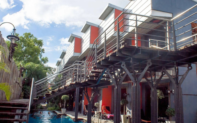 Nicky's Handlebar Hotel