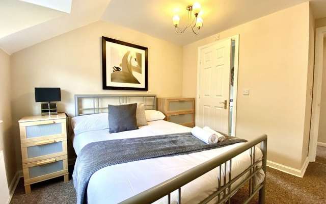 Aylesbury Contractor & Staycation Home