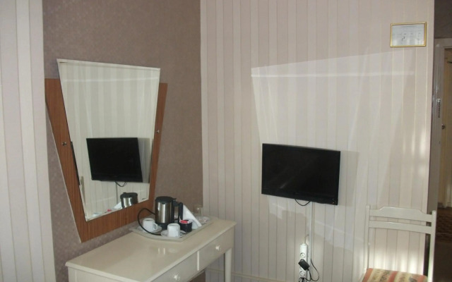 Tac Hotel